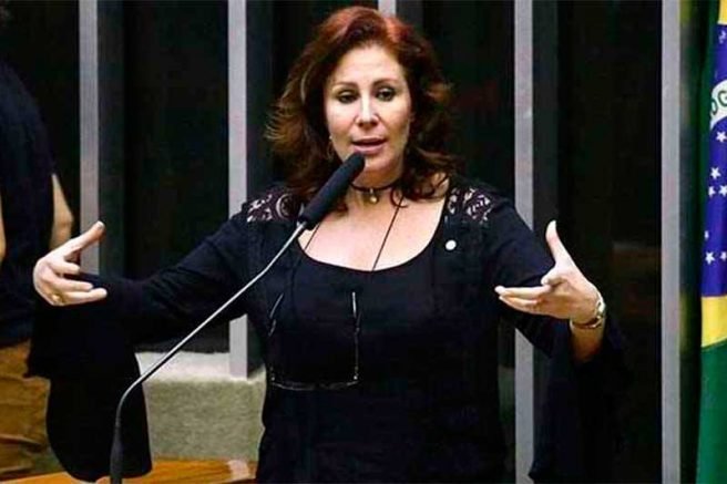 Carla Zambelli e Luiz Philippe de Orleans e Bragança (PSL-SP) apresentaram um PL para alterar norma que instituiu a vacinação compulsória.