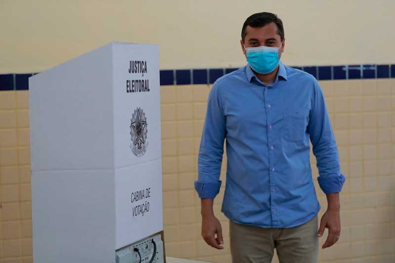 Ao votar em escola na zona centro-sul de Manaus, o governador do Amazonas, Wilson Lima, disse que o governo está de portas abertas para o próximo prefeito. 