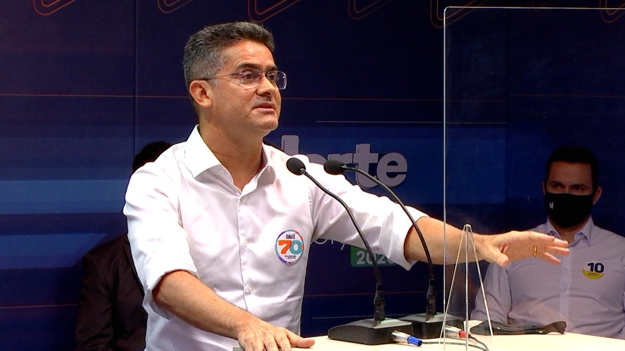 A oito dias da votação, pesquisa aponta um cenário de reviravolta em Manaus. Amazonino começa a perder o ritmo, enquanto David Almeida volta a crescer.