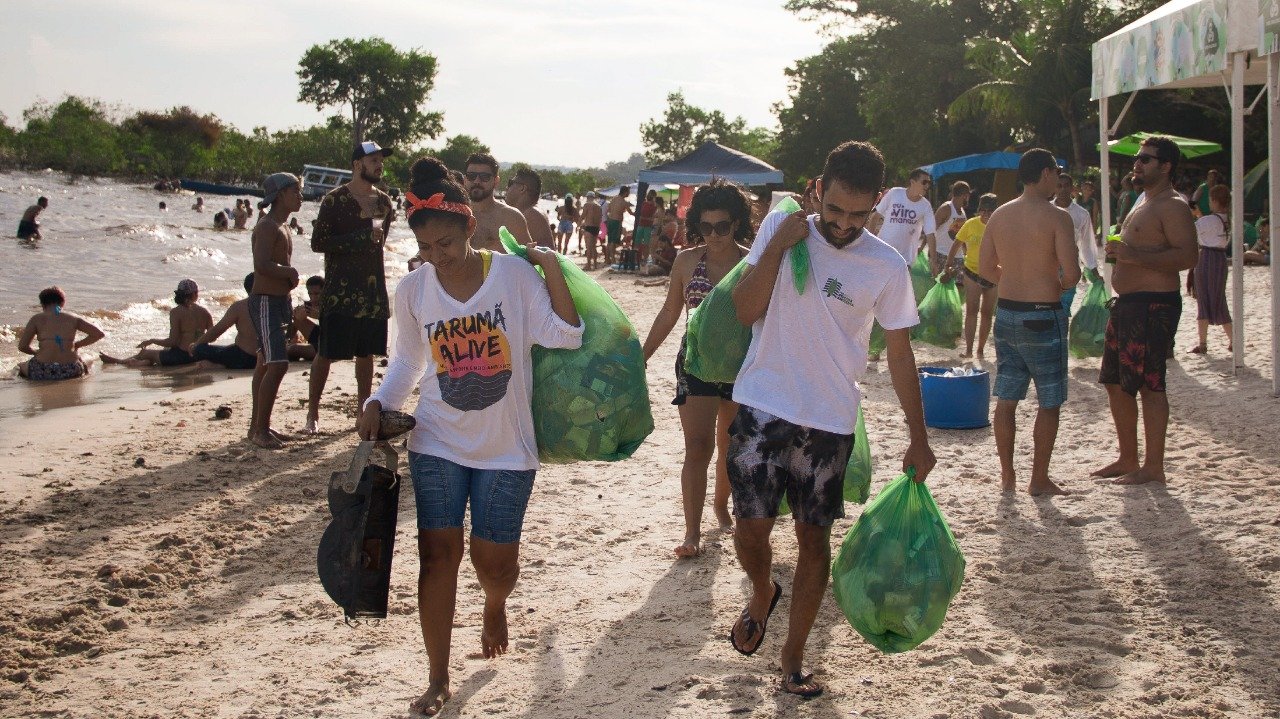 Com o alto nível de poluição na área urbana da capital, a bacia hidrográfica do Tarumã-Açu dá seus últimos suspiros e clama por ajuda.