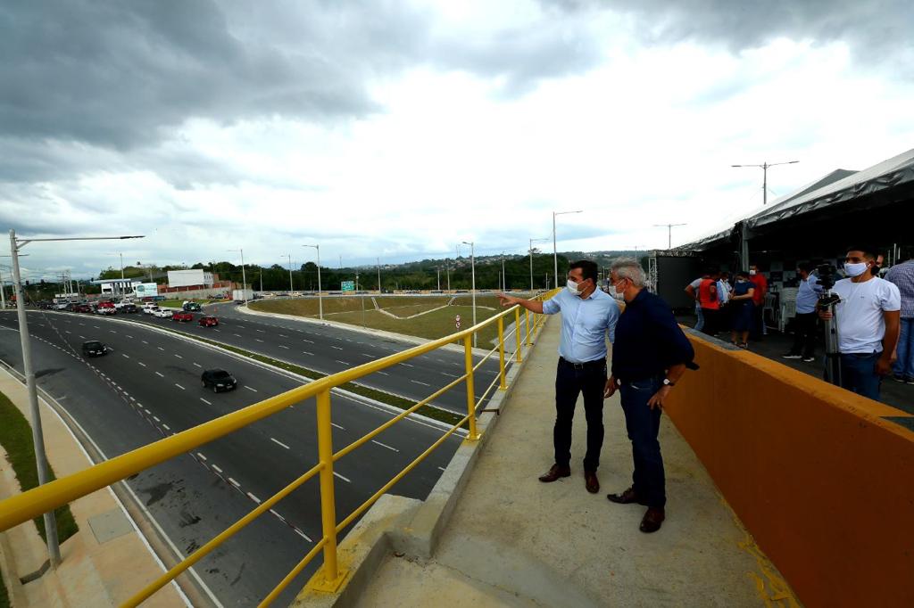 Wilson Lima inaugurou o viaduto Lydia da Eira Corrêa, localizado entre a estrada do Tarumã e as avenidas Torquato Tapajós e Arquiteto José Henriques.