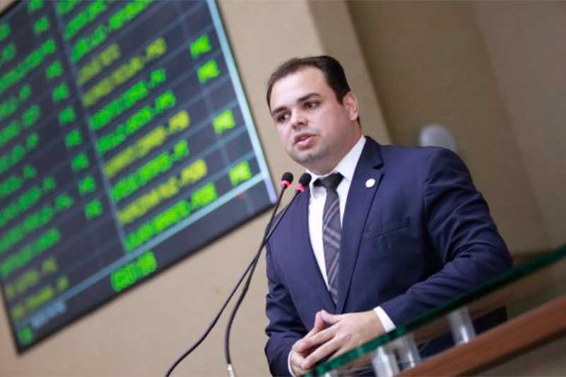 Após ser eleito o novo presidente da ALEAM, o deputado estadual Roberto Cidade (PV) afirmou que irá “acatar e cumprir” a decisão da Justiça.