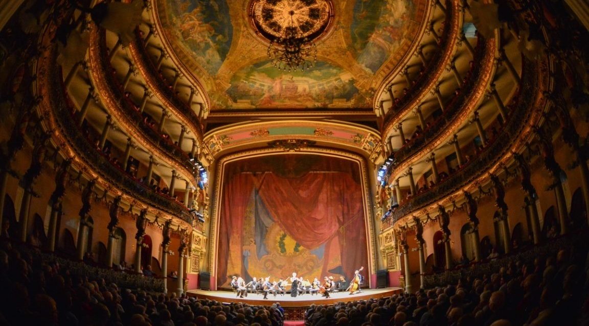 A posse do prefeito de Manaus, David Almeida (Avante); do vice-prefeito, Marcos Rotta (DEM) e dos 41 vereadores está mantida no Teatro Amazonas.