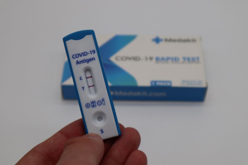 Uma pesquisa do Imperial College de Londres, no Reino Unido, mostra que pessoas em recuperação da Covid-19 podem apresentar sequelas cognitivas severas.