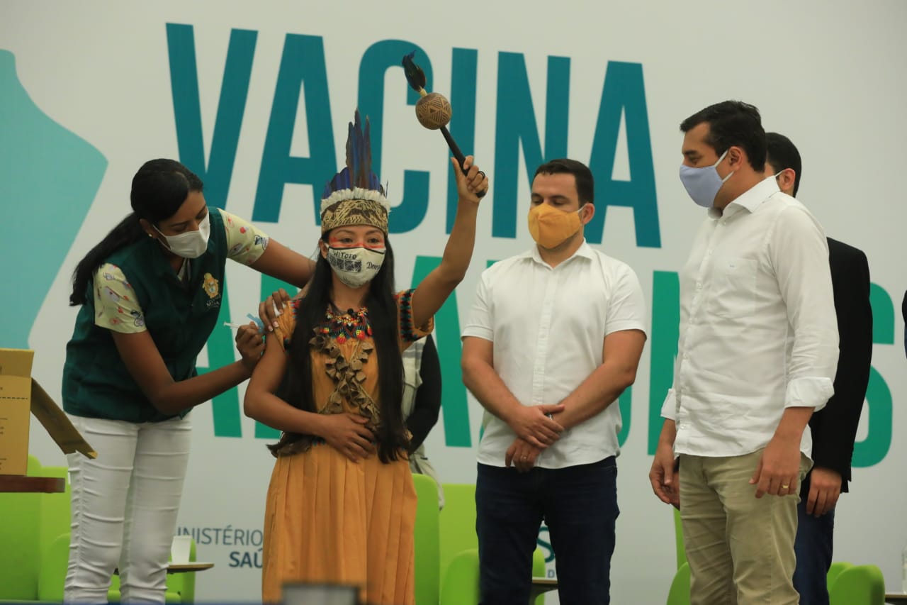 Estado com maior população indígena do Brasil, o AM escolheu uma profissional de saúde e indígena como a primeira pessoa a ser imunizada contra a Covid-19.