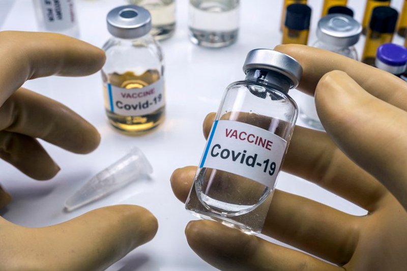 David Almeida, anunciou que negocia a aquisição de 700 mil doses da vacina produzida pela empresa AstraZeneca para combater o novo pico da Covid-19.