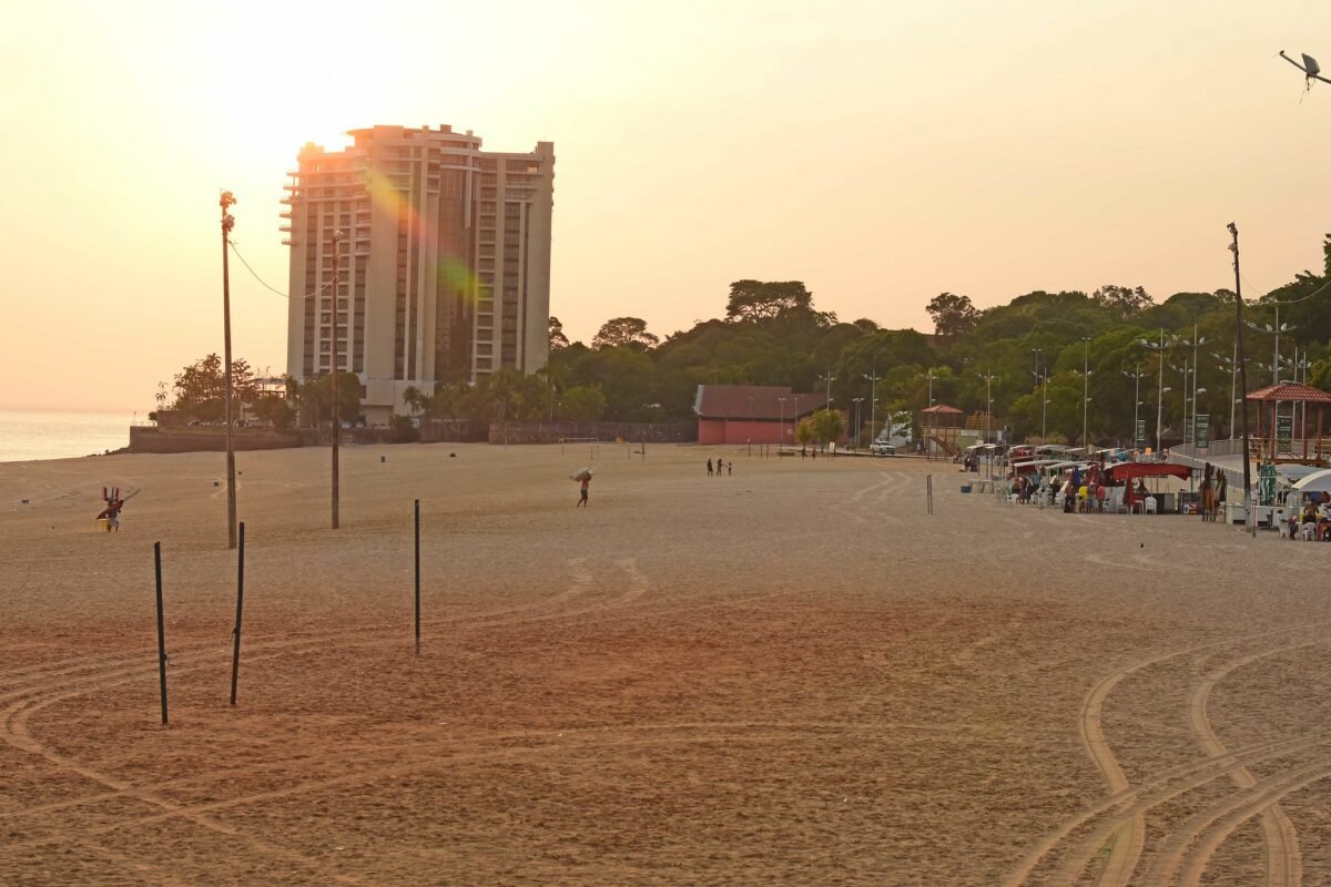Prefeitura de Manaus prorroga interdição da praia da Ponta Negra