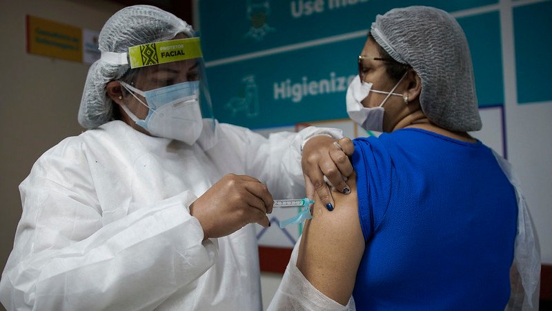 Com 57,3 mil trabalhadores da saúde já vacinados com a primeira dose contra a Covid-19, a Prefeitura de Manaus superou, a meta de vacinar 90% deste grupo.