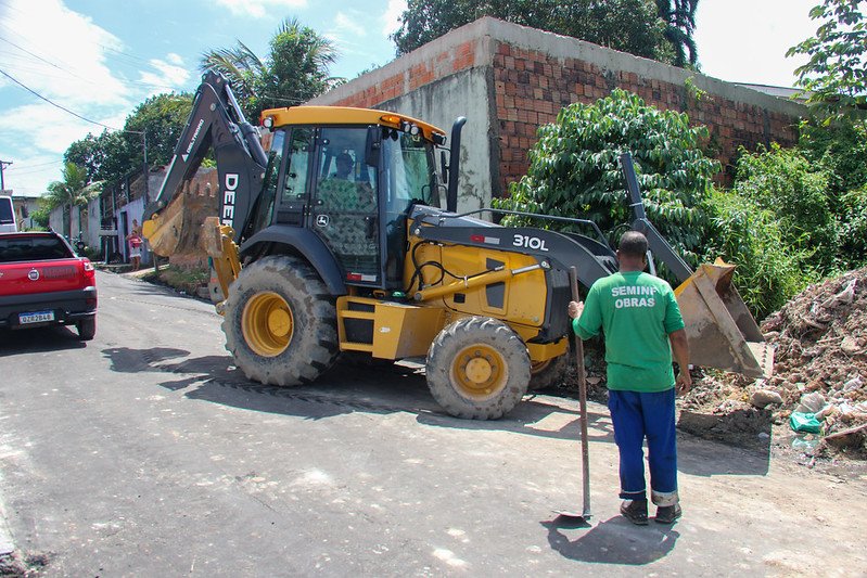 A Prefeitura de Manaus realiza uma série de melhorias na infraestrutura das vias do loteamento Rio Piorini, localizado no bairro Colônia Terra Nova.