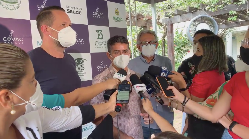 David Almeida anuncia que professores terão prioridade na vacinação