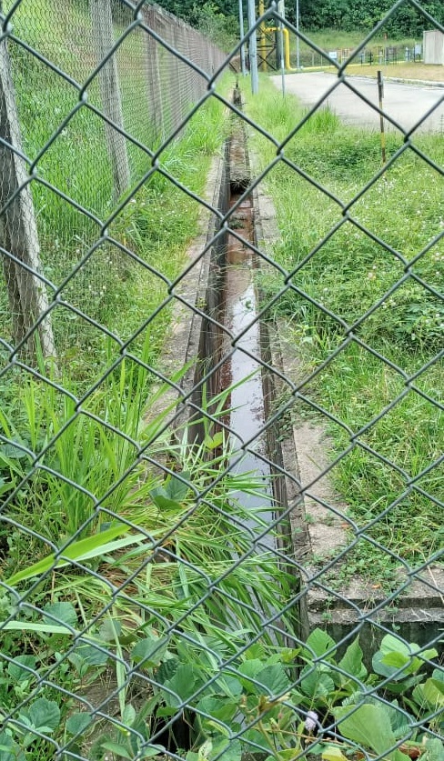 A degradação ambiental em Coari, denunciada por moradores, estaria sendo causada por um terminal de uma empresa de refinaria de petróleo.