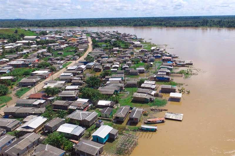 A dificuldade logística para retirar vacinas contra a Covid em Manaus pelas prefeituras do interior se deve à cheia dos rios que afetam vários municípios.