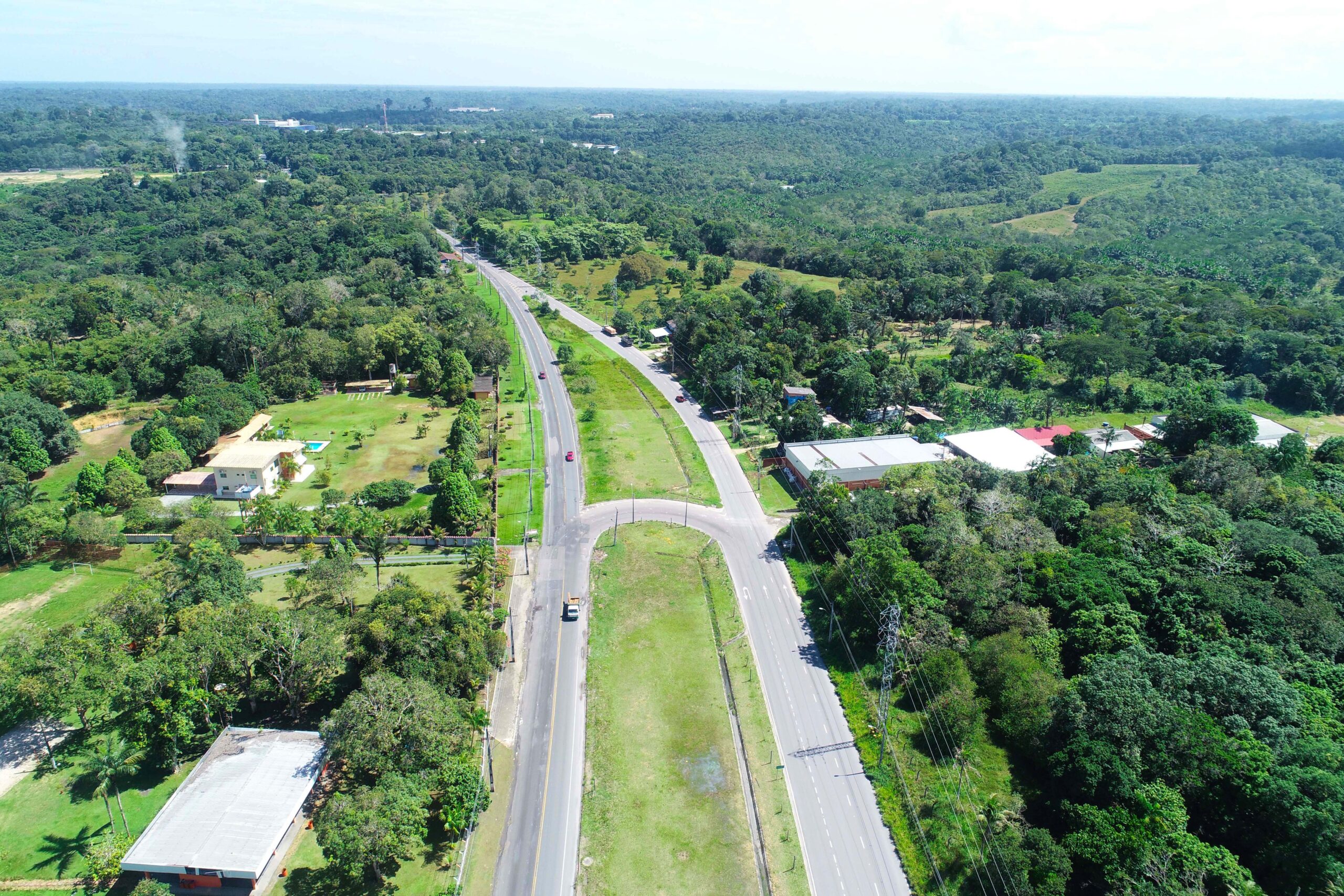 O Governo do Amazonas anunciou, a reforma e modernização da AM-010, que prevê a realização de serviços de terraplanagem, pavimentação e mais.