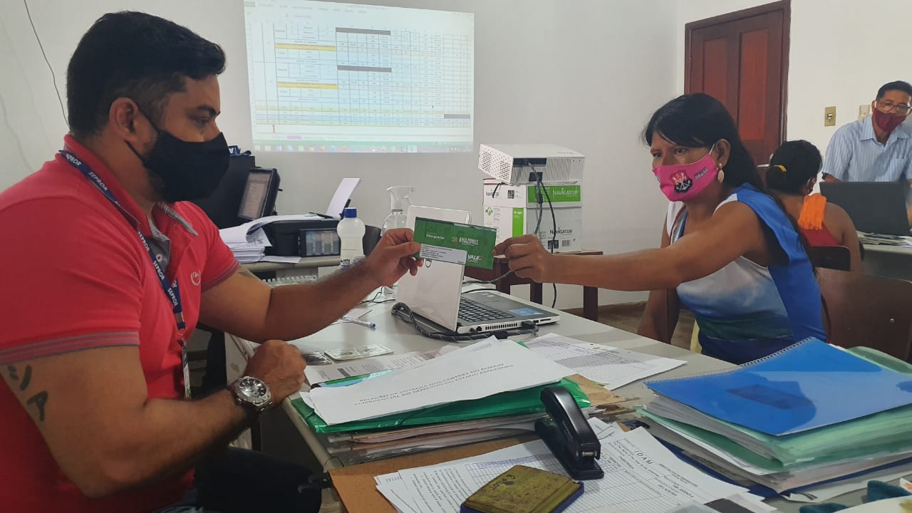 O Idam atuou na entrega de 537 Cartões do Auxílio Estadual nos municípios de Barcelos e Tabatinga, no interior do Amazonas.