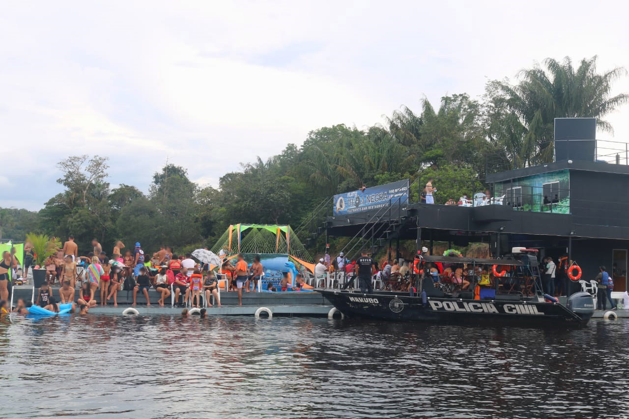 A Central Integrada de Fiscalização percorreu 8 flutuantes localizados na região do rio Tarumã-Açu, afluente do Rio Negro, em Manaus, neste final de semana.