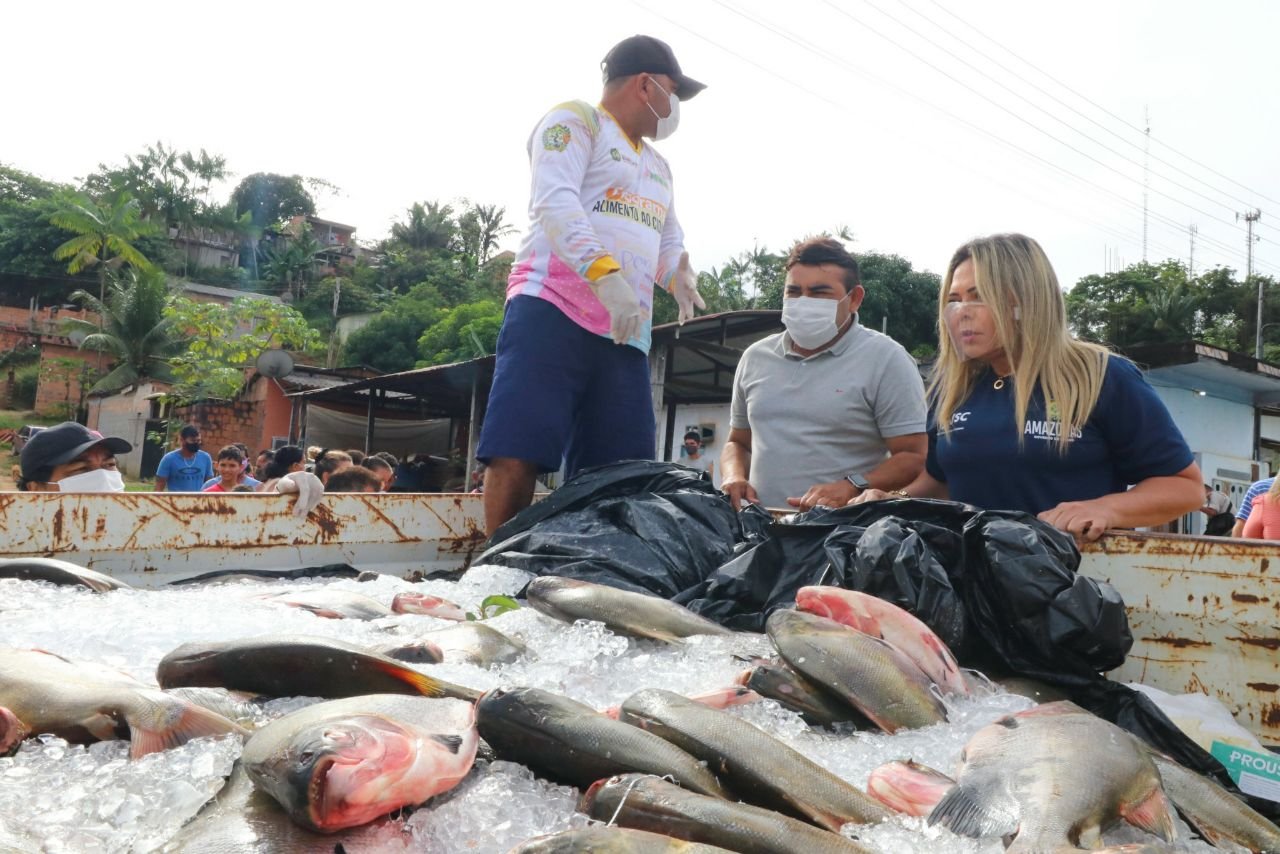 O Governo do Amazonas entregou, na manhã desta Sexta-feira Santa (02/04), cinco toneladas de Tambaqui no município de Rio Preto da Eva