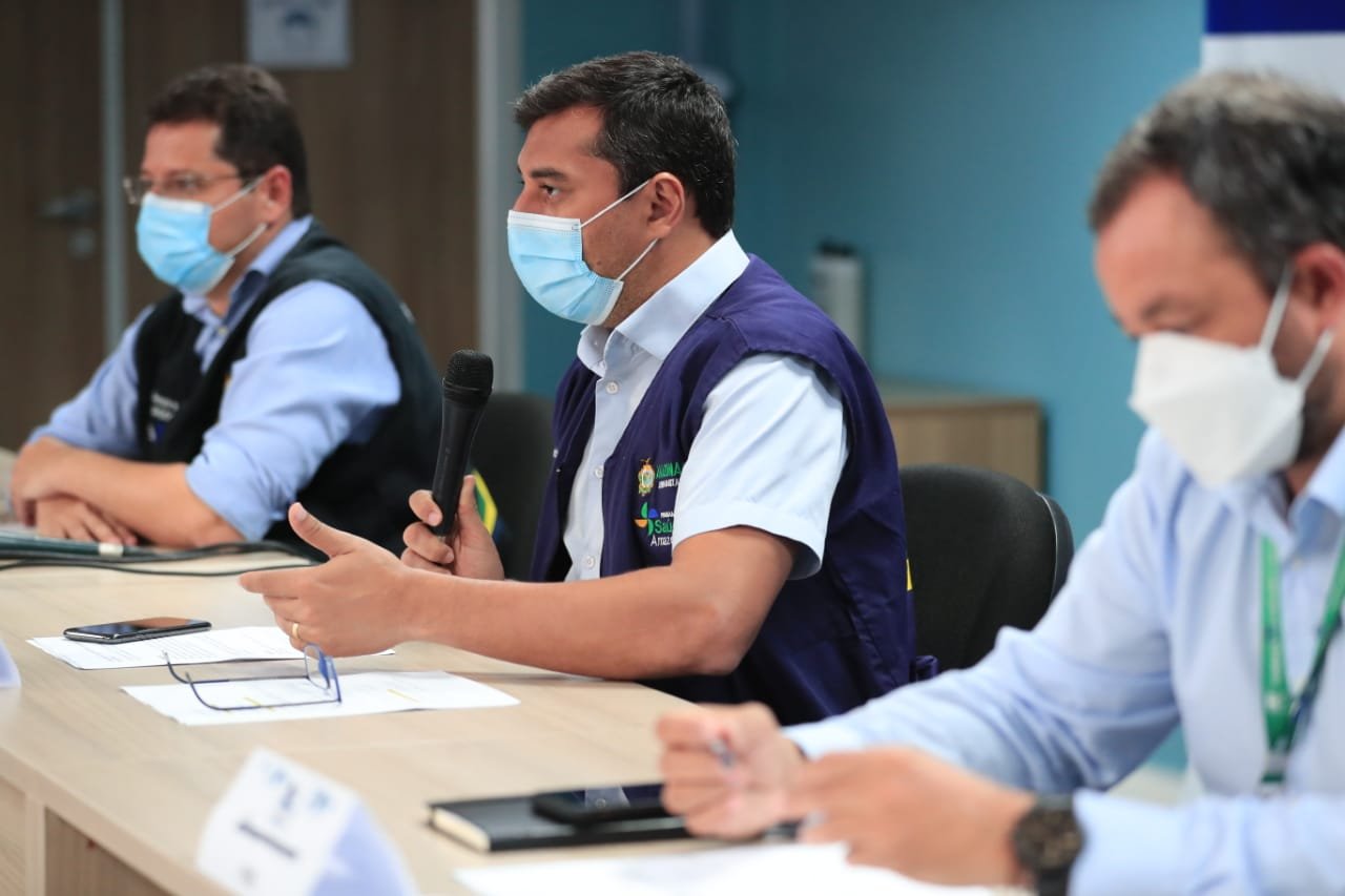 O Governo do Amazonas vai manter o horário de restrição de circulação de pessoas entre a 0h e as 6h por mais 15 dias.