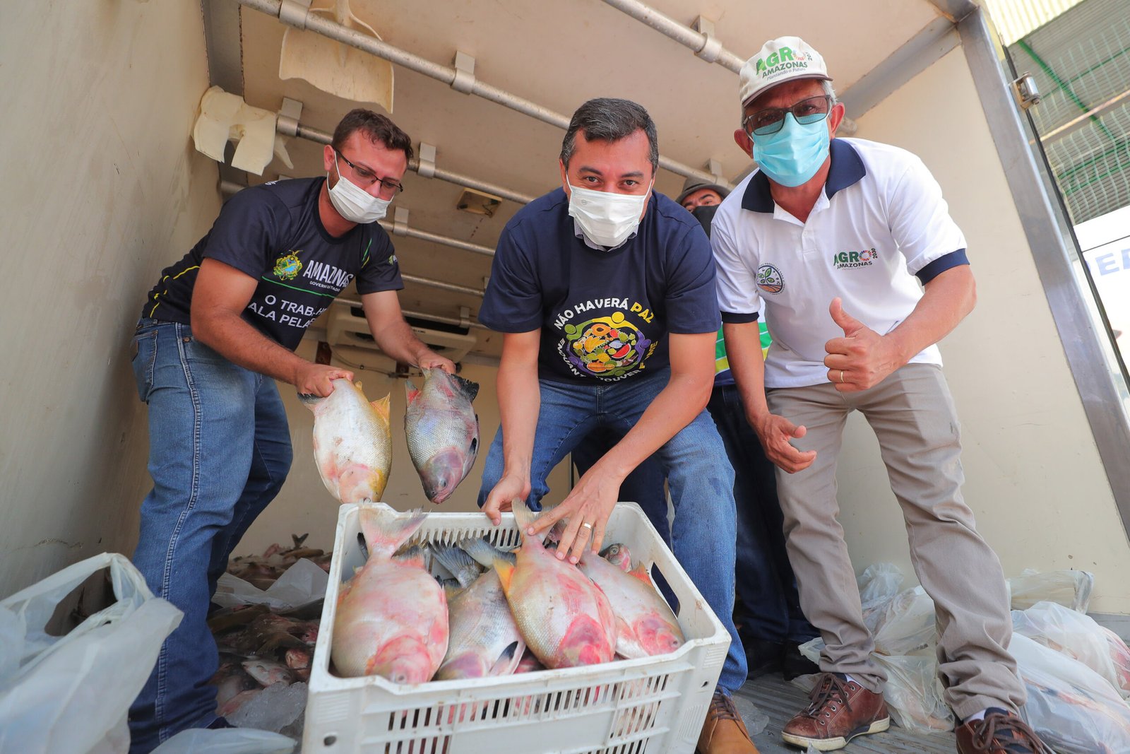 O Governador do Amazonas, Wilson Lima, entregou, neste sábado (08/05), três toneladas de alimentos para 250 famílias.