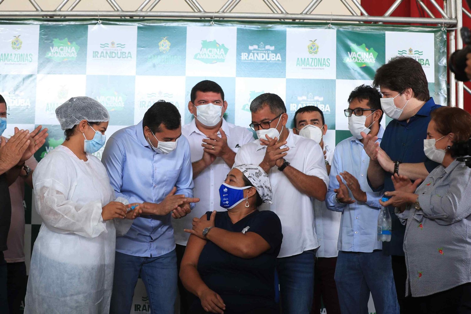 Começou nesta segunda-feira (17/05), o início da vacinação contra a Covid-19 dos profissionais da educação da Região Metropolitana de Manaus.