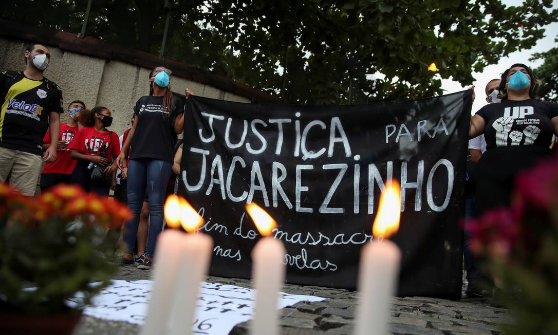 Em seu perfil nas redes sociais, Bolsonaro se manifestou contra ao tratamento que vem sendo dado aos mortos no Jacarezinho e parabenizou a Polícia Civil.