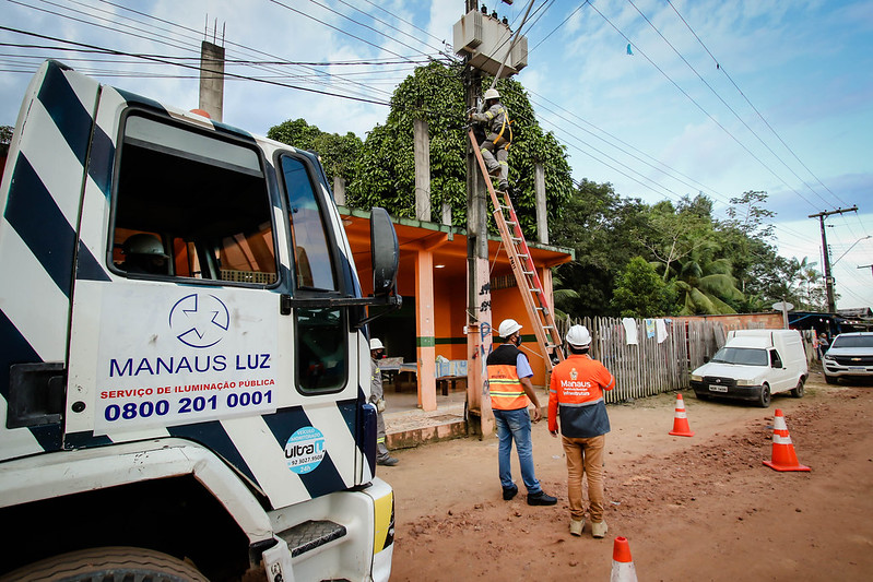 O programa “Ilumina Manaus Rural” já instalou mais de 300 pontos de iluminação de LED em comunidades rurais da capital.