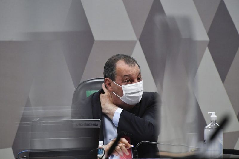 Omar Aziz (PSD) aproveitou os holofotes da comissão para promover atos de sua gestão como de Segurança Pública e governador do Amazonas.