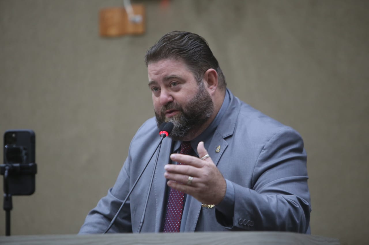 William Alemão aproveitou o pequeno expediente da sessão para reivindicar, junto ao Governo do Amazonas, a reabertura total do comércio.