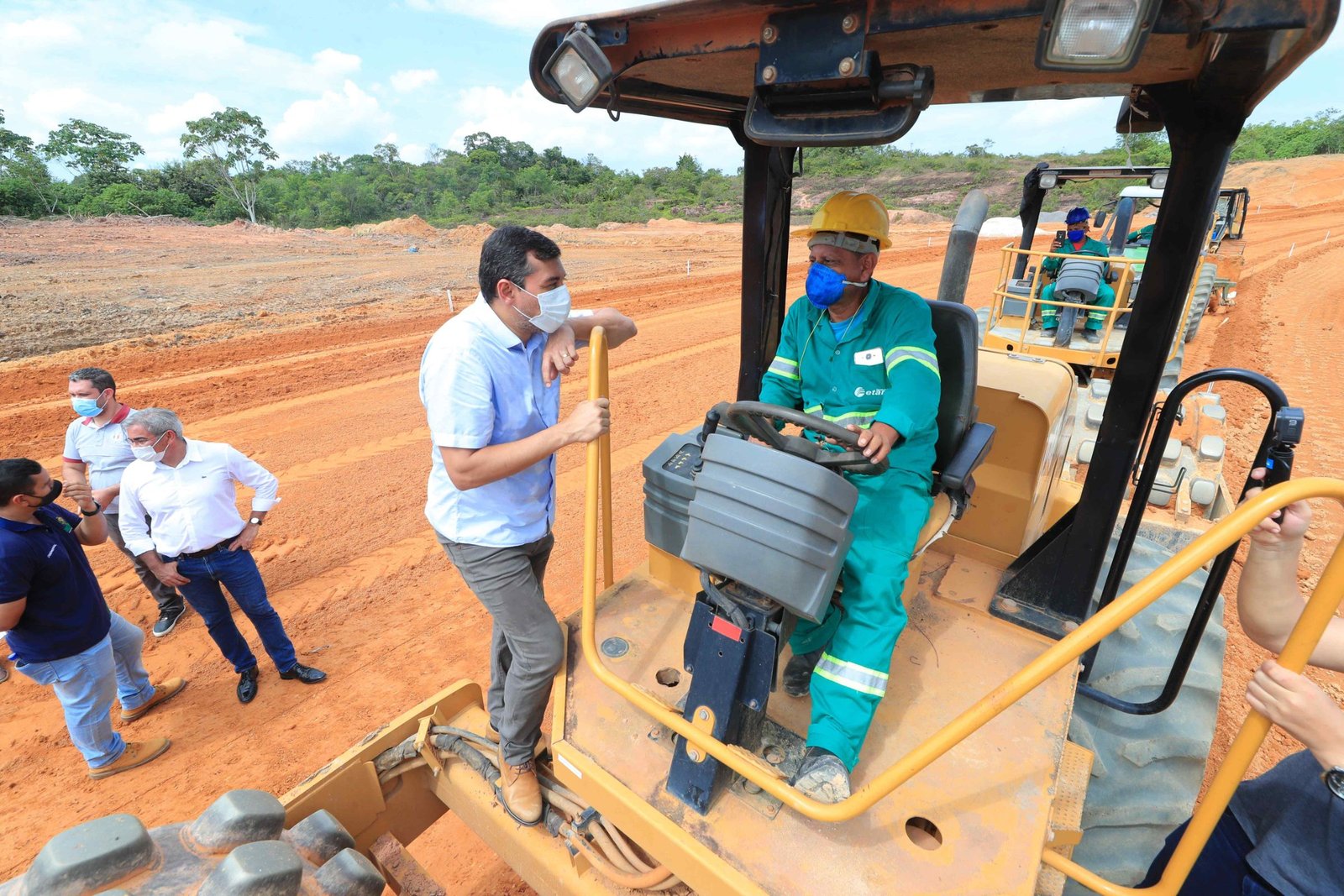 O Governo do AM lançou um pacote de novas obras para a capital e interior que vai trazer melhorias em diversas áreas.