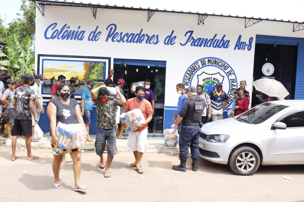 A Sepror entregou em Iranduba, mais de 1.369 cestas básicas para pescadores artesanais da localidade, na Escola Estadual Izaias Vasconcelos.