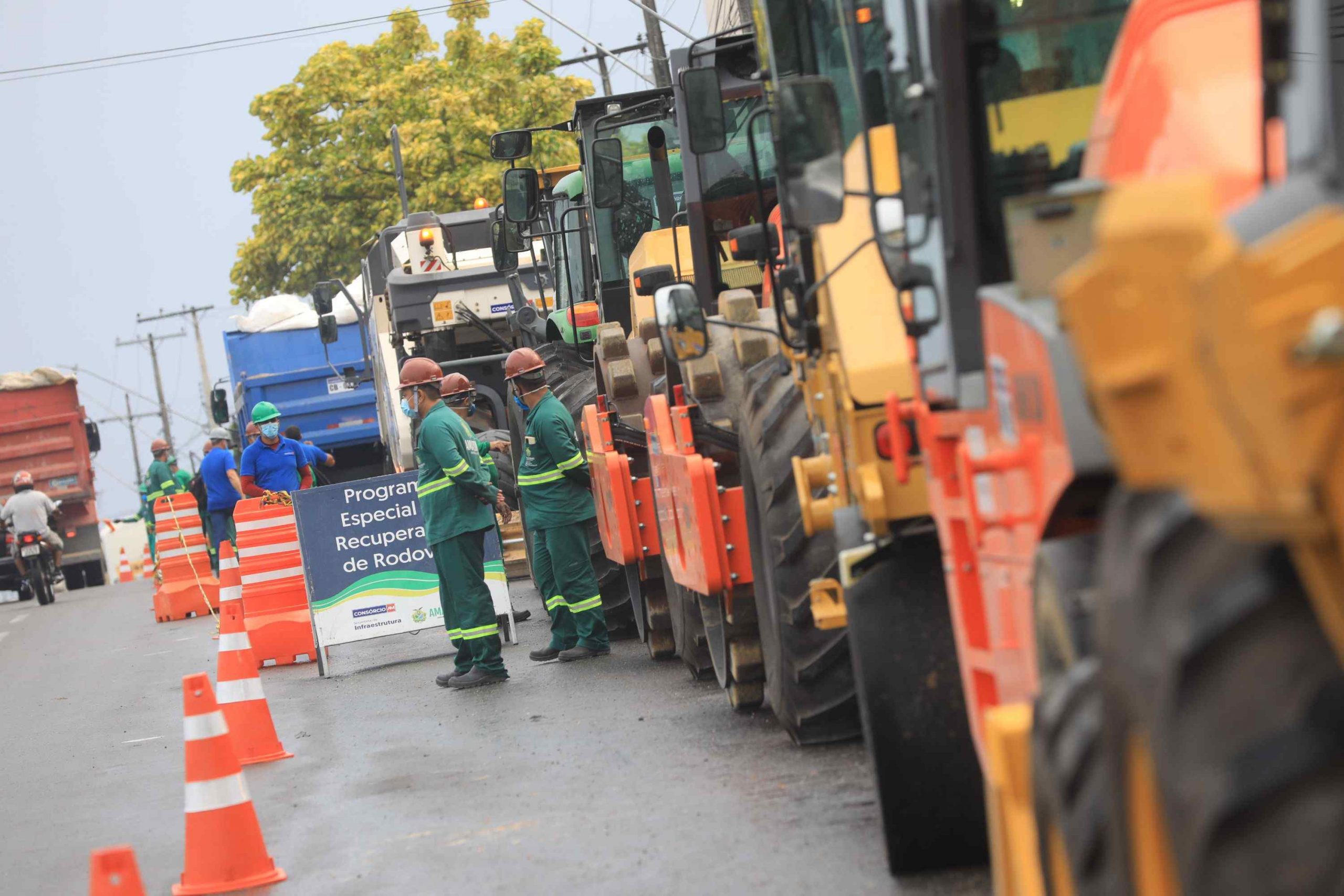 Nesta quinta-feira (12/08), o governador do Amazonas, Wilson Lima, deu início às obras de revitalização e modernização da rodovia AM-010.