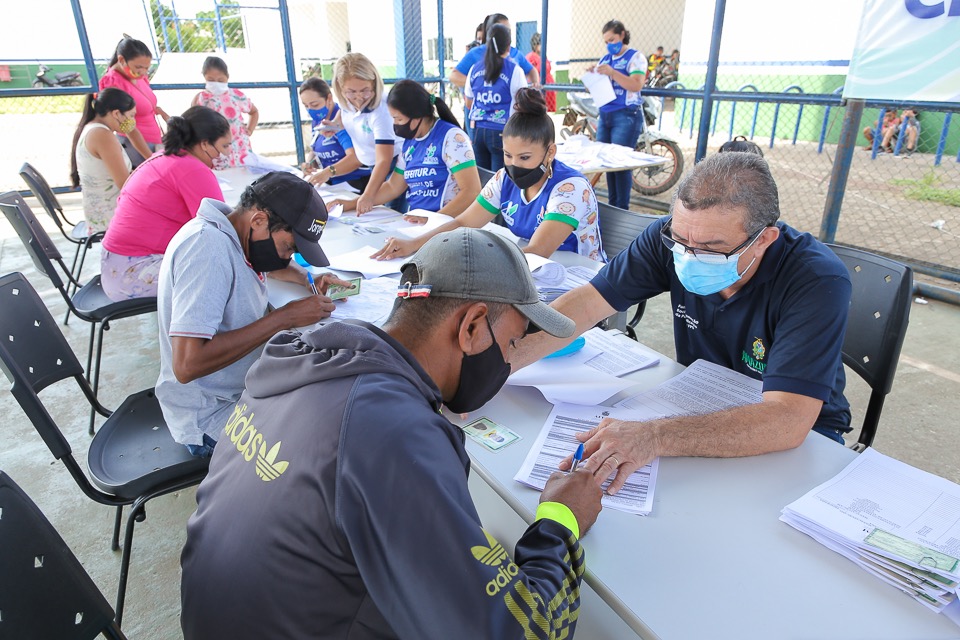 O Governo do Amazonas realizou em Manacapuru, a entrega de cheque pagamento do Programa Crédito Solidário, no valor total de R$ 400 mil.