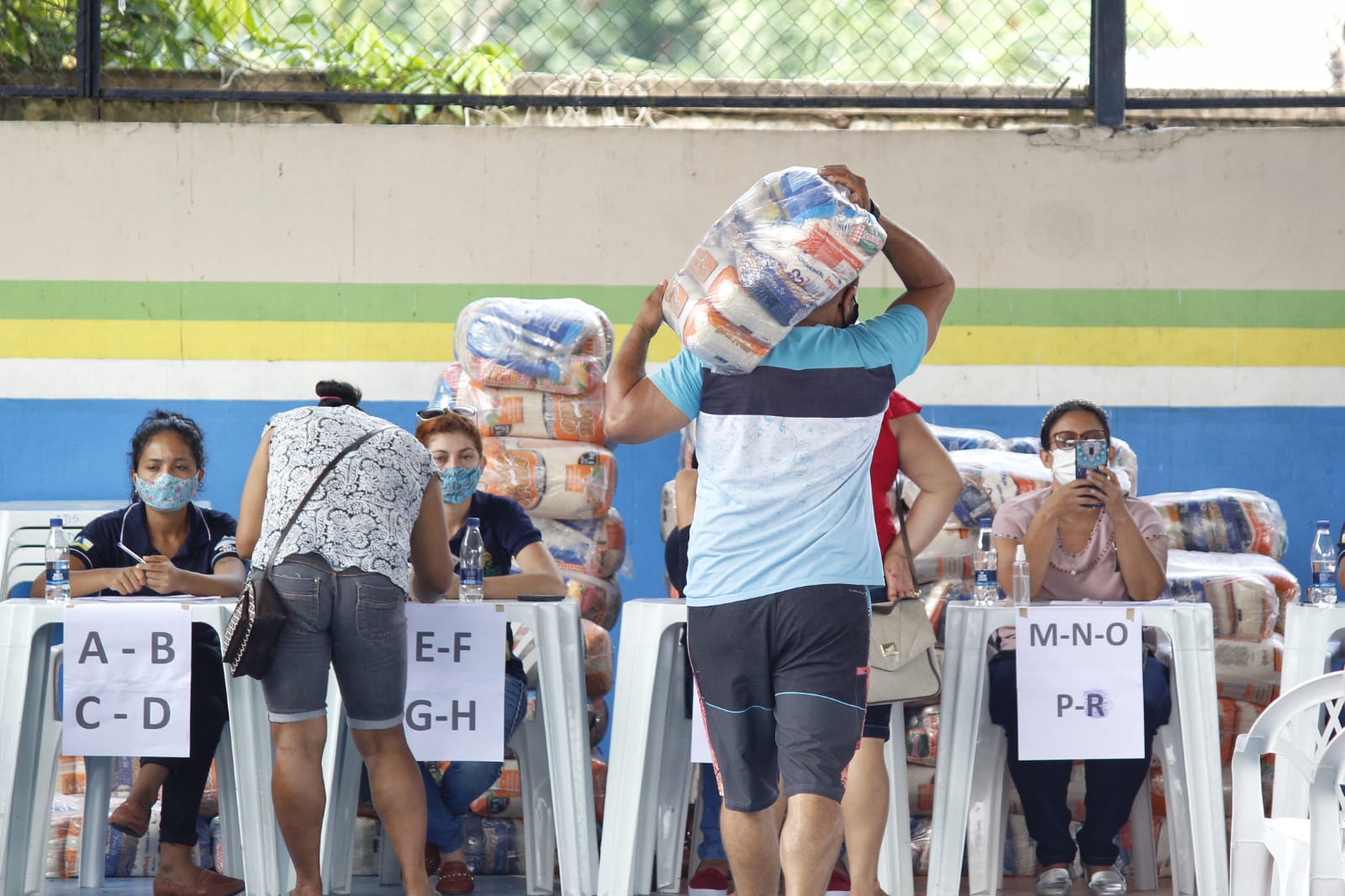 Governo do Amazonas beneficia produtores rurais que foram afetados pela pandemia e atingidos pela enchente histórica.