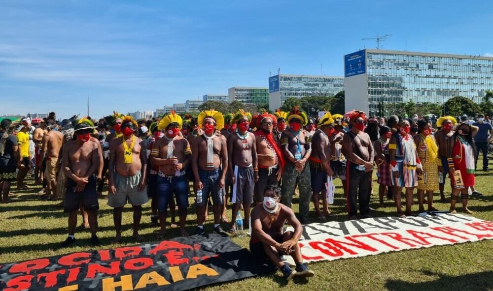 A Apib vai apresentar uma denúncia contra o presidente Jair Bolsonaro no Tribunal Penal Internacional (TPI), em Haia.