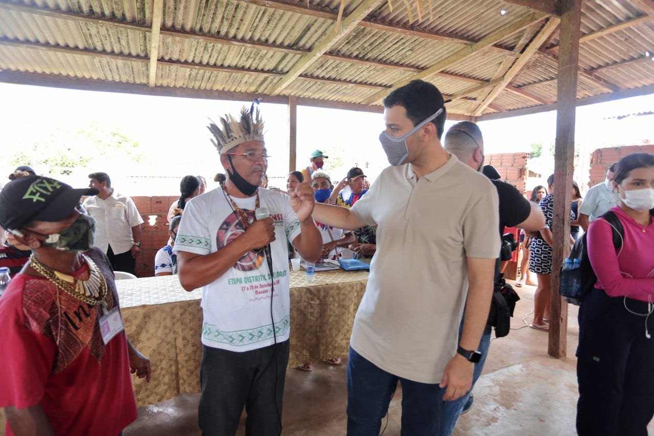 O deputado estadual Saullo Vianna esteve em Autazes para participar da entrega de ações sociais destinadas aos moradores.