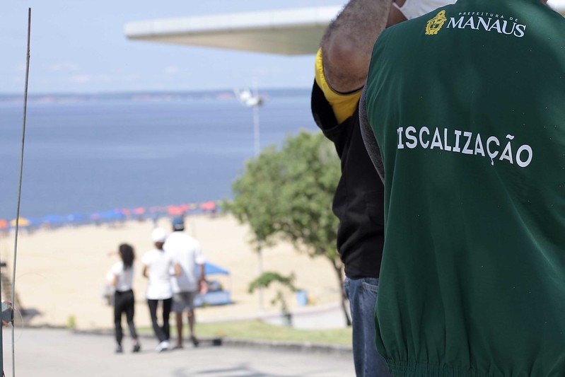 O retorno do funcionamento da praia da Ponta Negra teve pouca movimentação da população de acordo com o corpo de segurança.