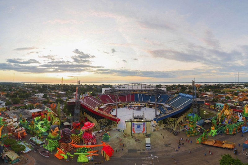 bumbodromo-de-parintins Projeto de lei cria feriado estadual na segunda-feira subsequente à realização do Festival Folclórico de Parintins.
