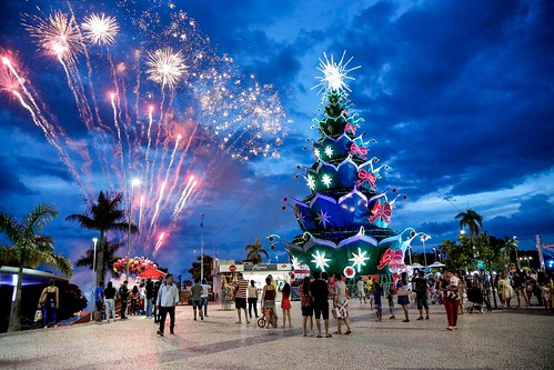 A Prefeitura de Manaus entrega, neste sábado a ornamentação natalina do complexo turístico Ponta Negra, zona Oeste, às 19h30.