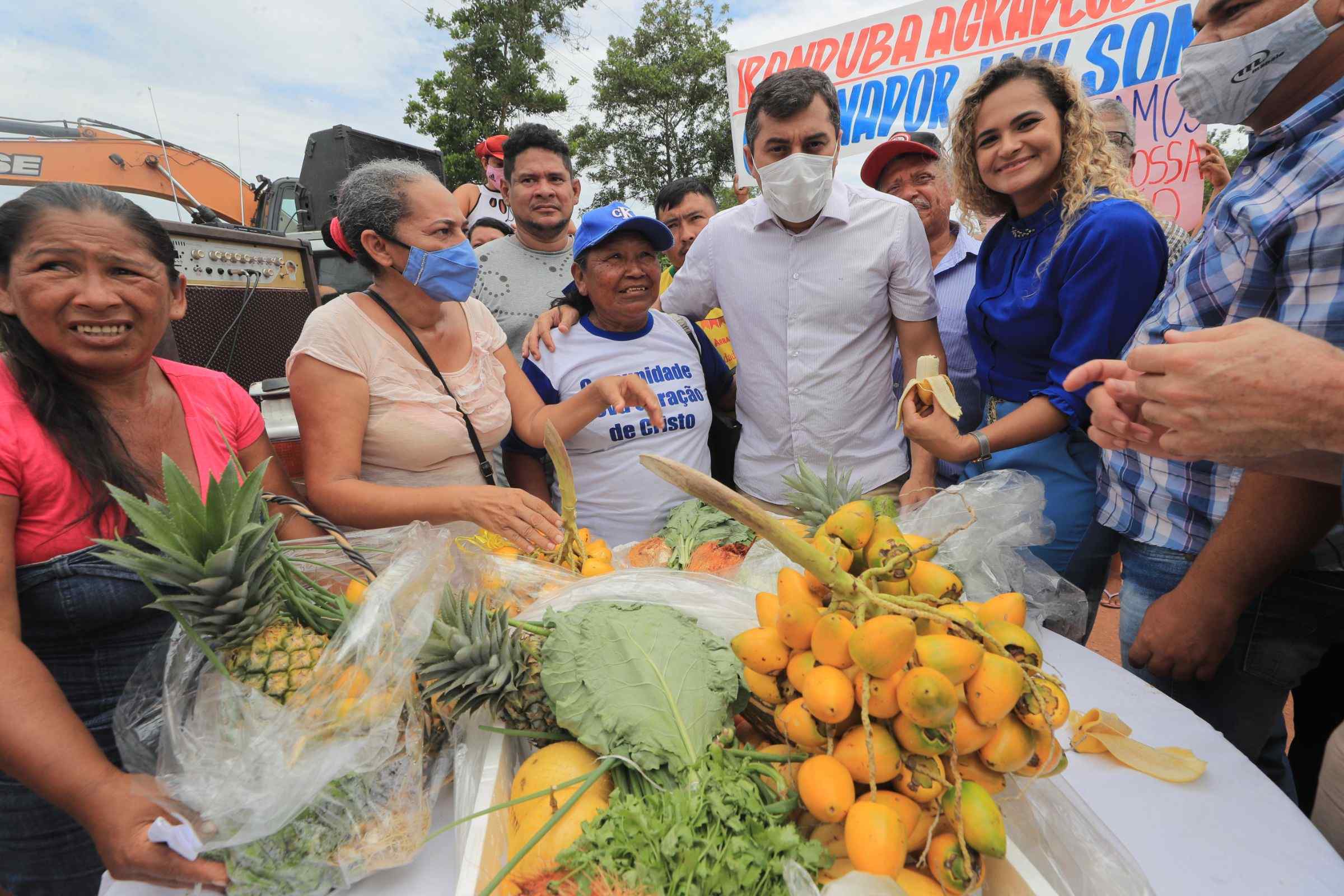 O governador do Amazonas, Wilson Lima, e o prefeito de Iranduba, Augusto Ferraz, deram início à execução das obras de recapeamento.