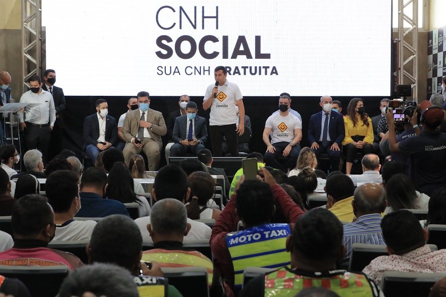 O governador Wilson Lima lançou o programa Detran Cidadão, que deve alcançar mais de 300 mil pessoas de baixa renda, até 2023.