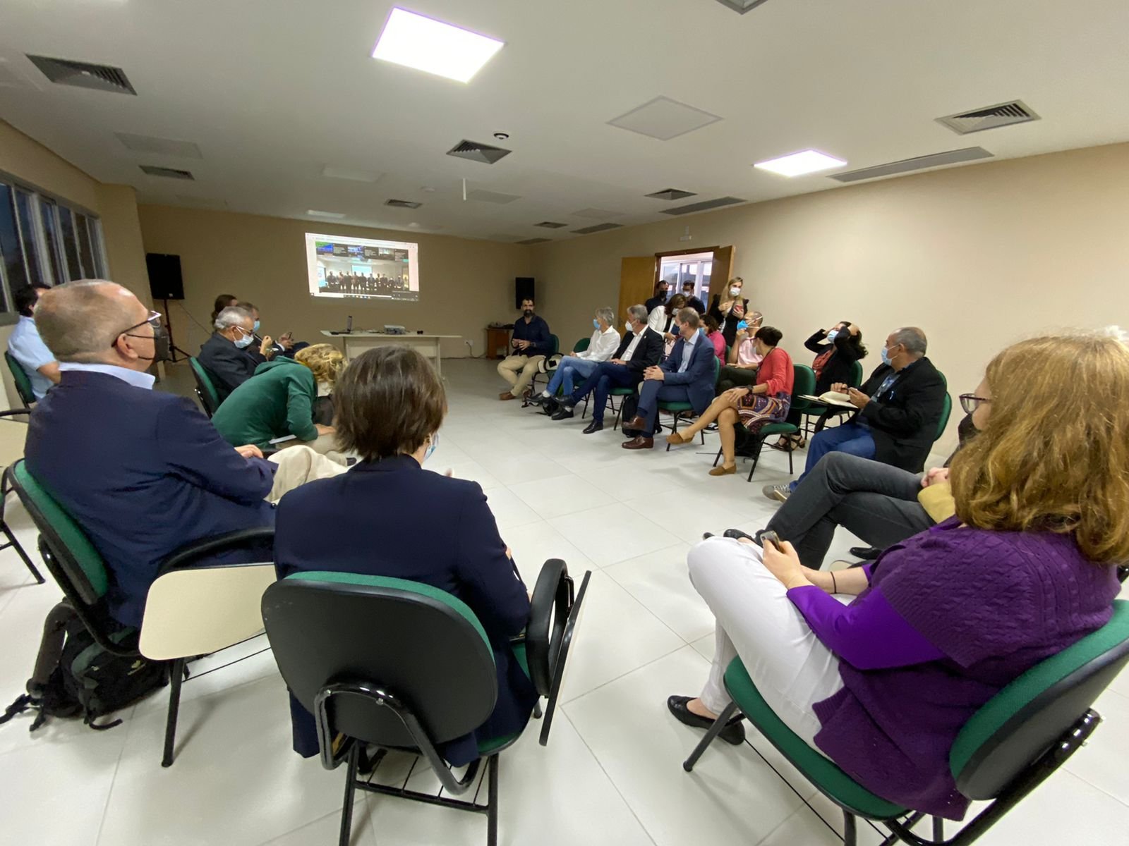 A comitiva composta pelos principais investidores alemães no Amazonas esteve em visita ao Sistema Estadual de Meio Ambiente.