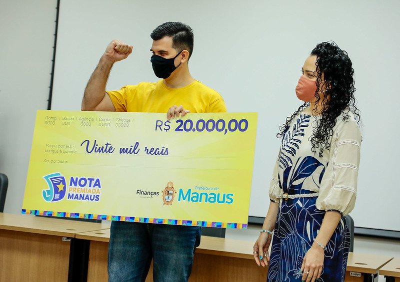Os ganhadores do primeiro sorteio do ano da campanha Nota Premiada receberam seus cheques simbólicos nesta terça-feira, 8/2.