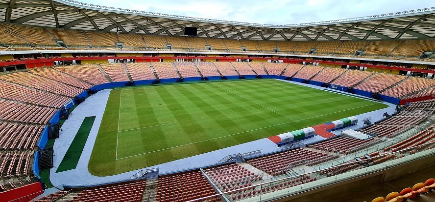 O governador Wilson Lima assinou decreto que autoriza 30% da capacidade de público em estádios de futebol no Amazonas.