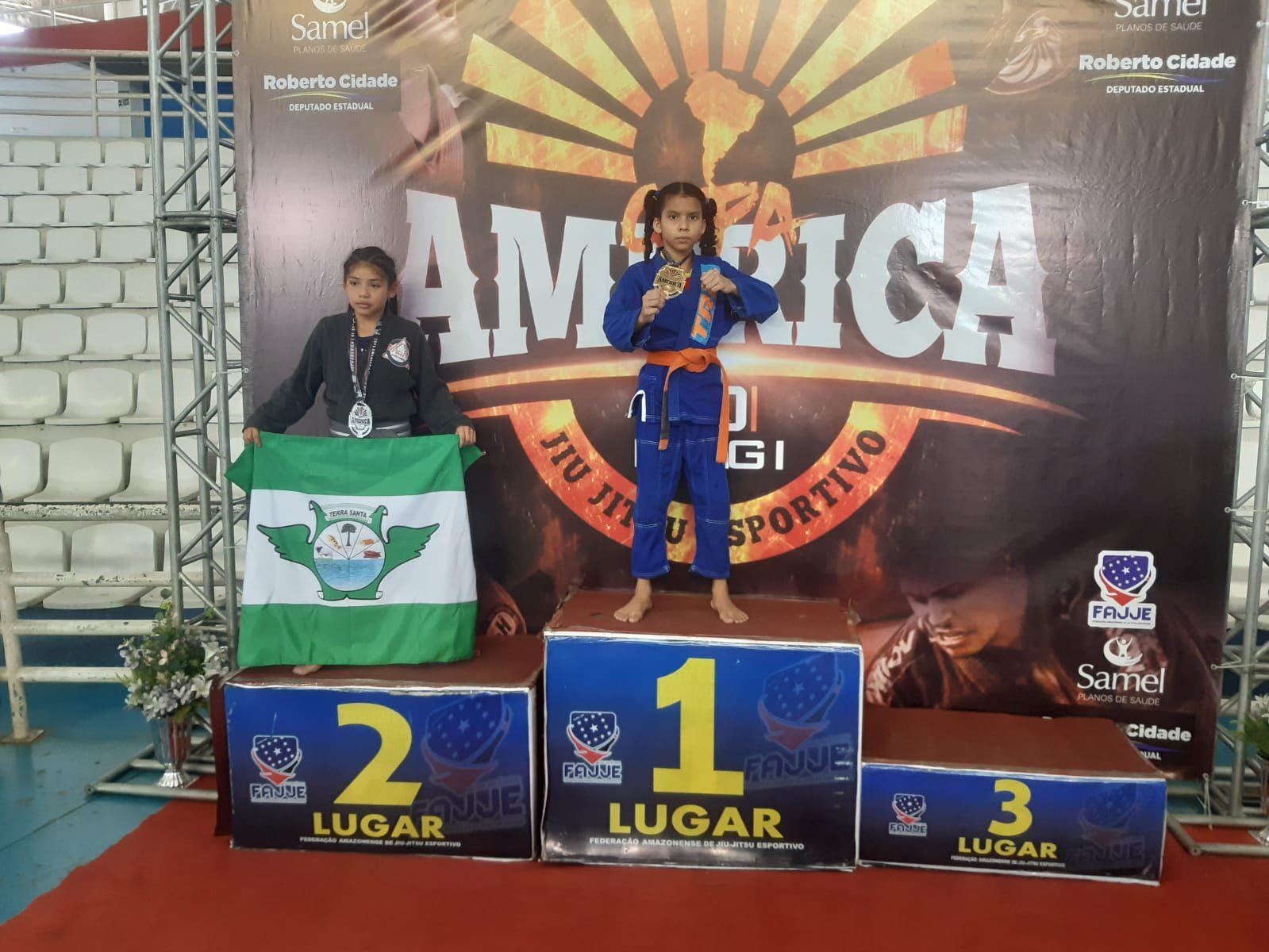 Com o apoio do Governo do Amazonas Ana Isabel e Ana Izabele conquistaramm medalha de ouro na categoria Mirim da Copa América de Jiu-Jitsu.