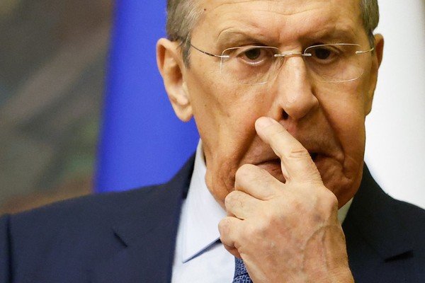 000-32377tq O ministro russo das Relações Exteriores, Sergei Lavrov, disse que se uma Terceira Guerra Mundial ocorresse, envolveria armas nucleares.