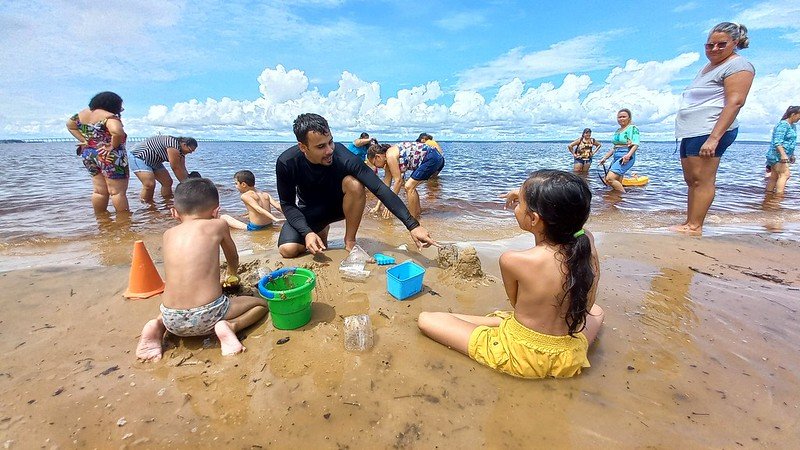 A Prefeitura de Manaus promoveu um passeio com crianças autistas atendidas no Eamaar, na Ponta Negra.