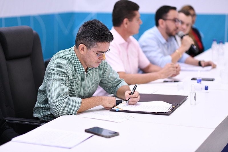 Garantindo mais de 61 mil bolsas de estudos para famílias com baixa renda familiar, o prefeito David Almeida lançou, nesta quinta-feira, 7/4.