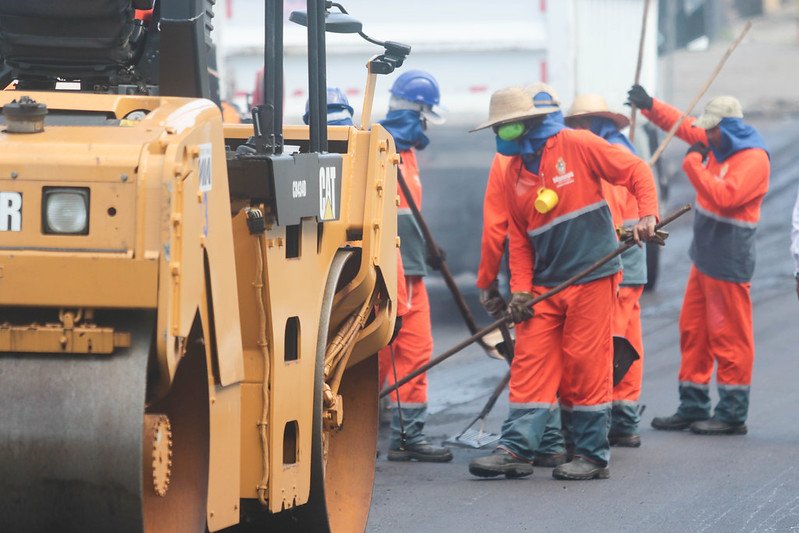 A Prefeitura de Manaus, por meio da Secretaria Municipal de Infraestrutura, intensifica as obras de pavimentação asfáltica em toda a cidade.