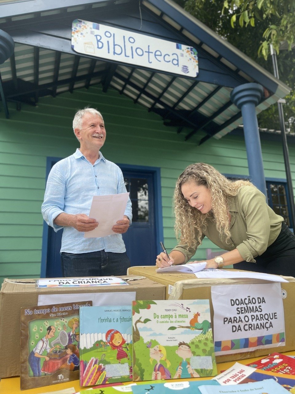 A Prefeitura de Manaus doou mais de 200 livros infantis para a montagem da biblioteca do parque Cidade da Criança.