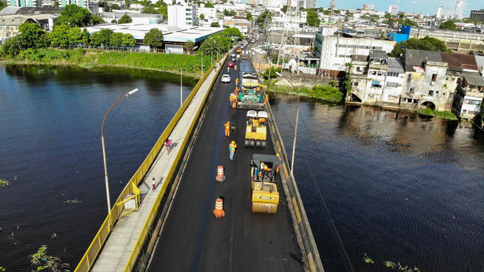 A Prefeitura de Manaus, por meio da Secretaria Municipal de Infraestrutura, intensifica as obras de pavimentação asfáltica em toda a cidade.