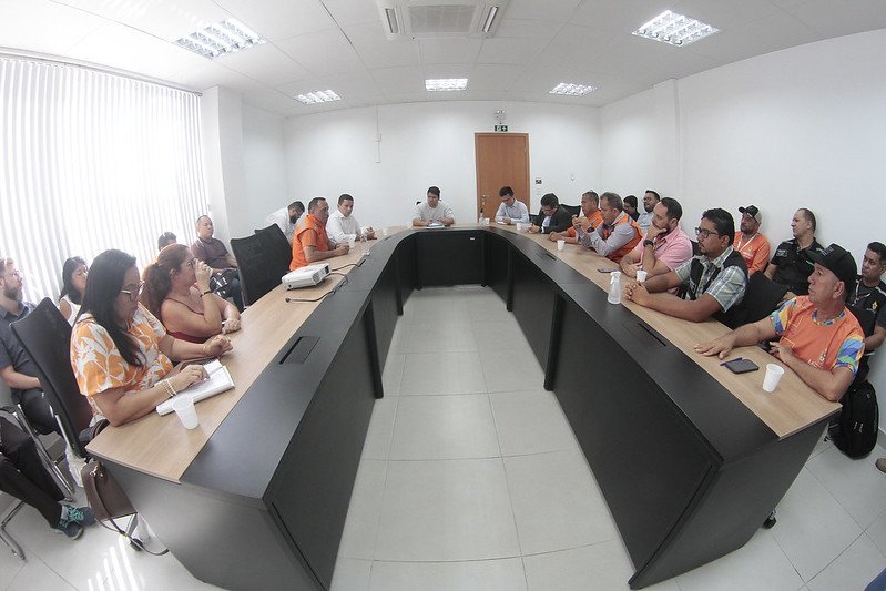 Representantes de todas as secretarias municipais que atuam na operação 